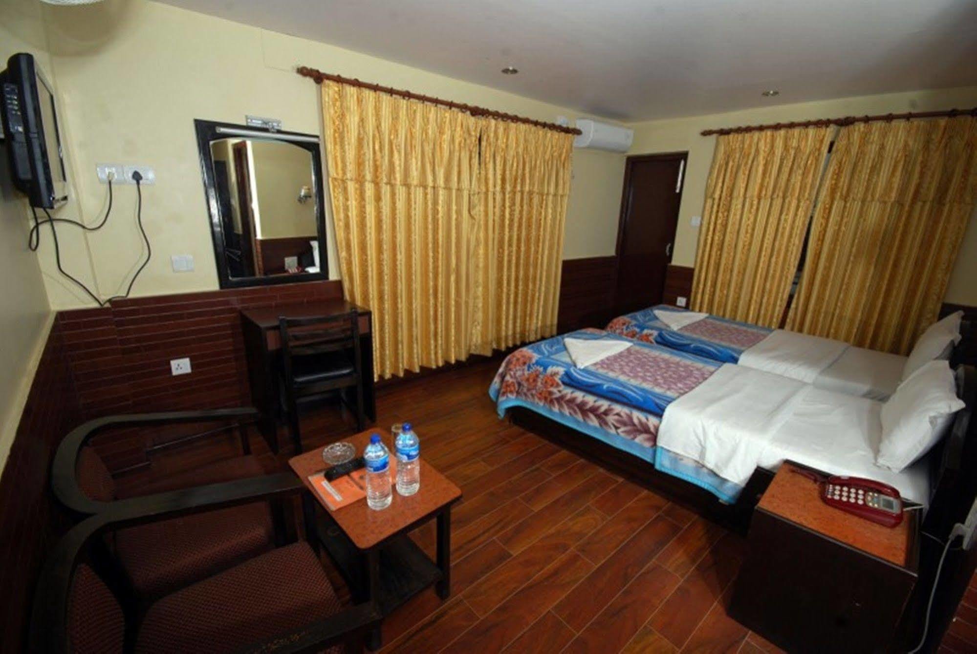Hotel Trip Pokhara Exterior foto